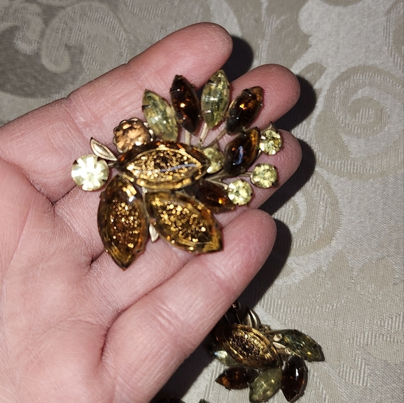 JUDY LEE Vintage 50s Brooch & Clip-On Earrings Set Gold Leaf Aurora Rhinestones - Picture 7 of 14